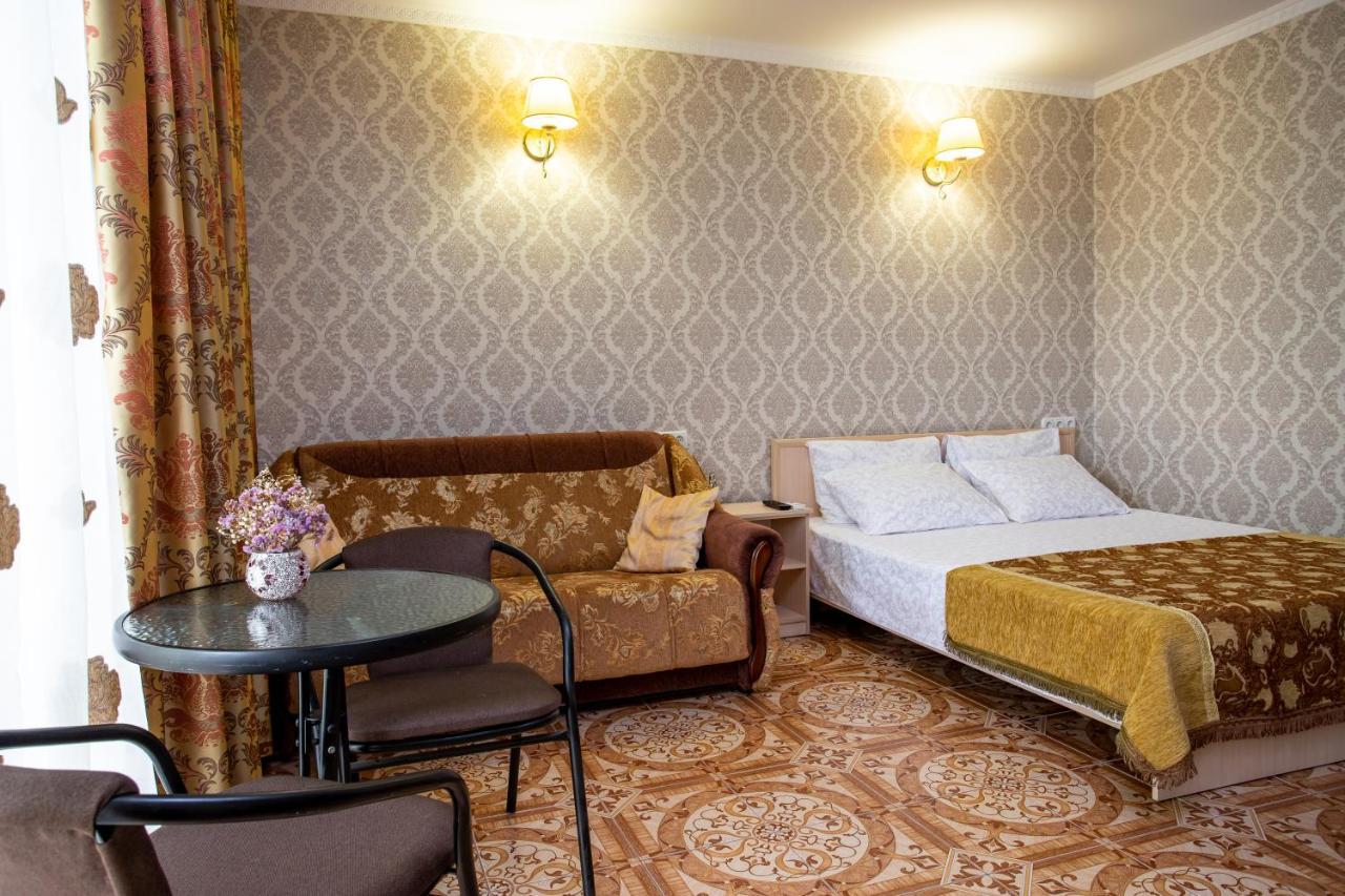 Olimp Hotel Zaliznyi Port Esterno foto