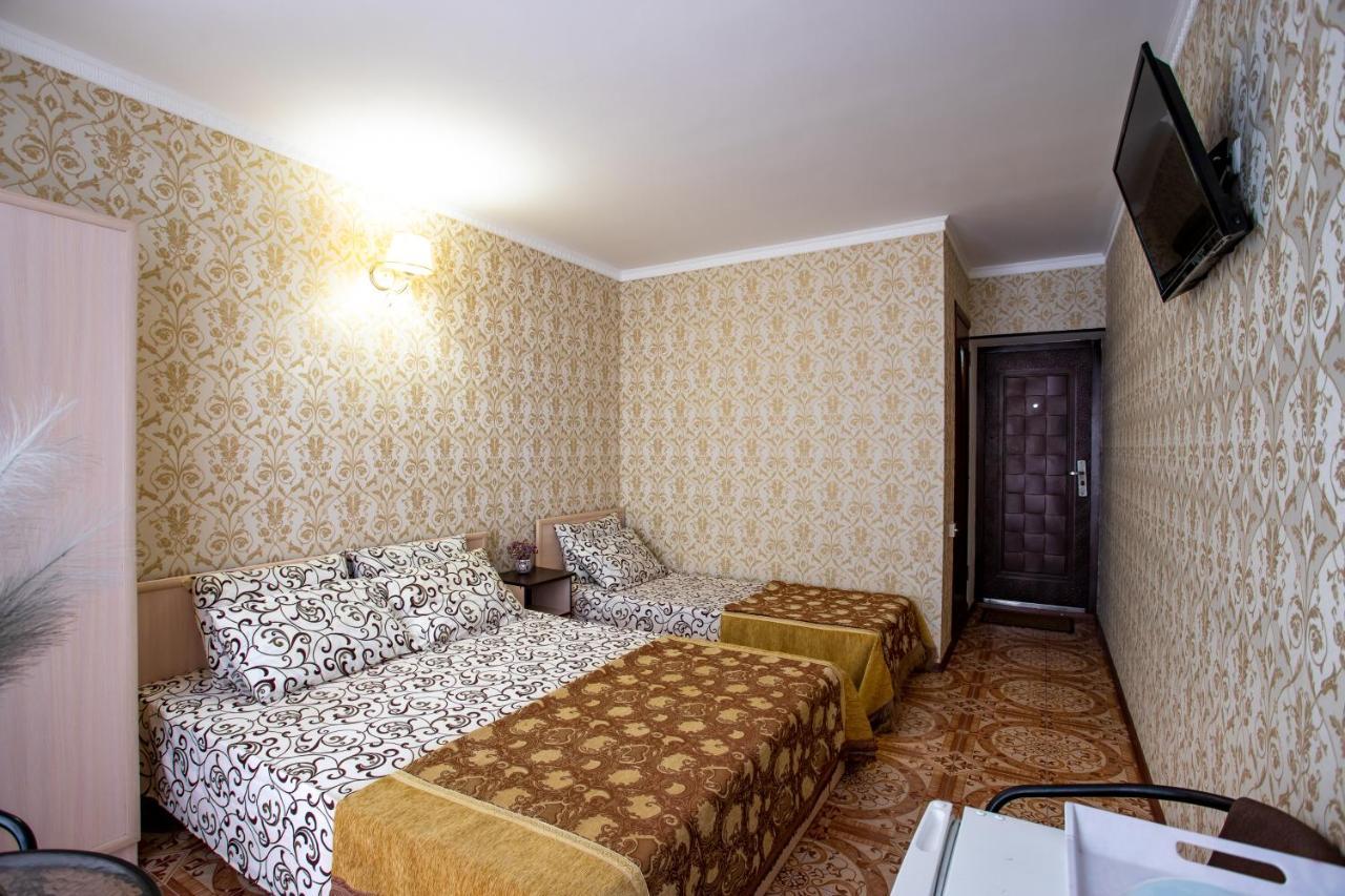 Olimp Hotel Zaliznyi Port Esterno foto