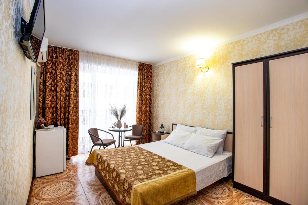 Olimp Hotel Zaliznyi Port Esterno foto